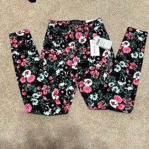 NWT STRADIVARIUS ( sister company to Zara )Super high waist floral jeans